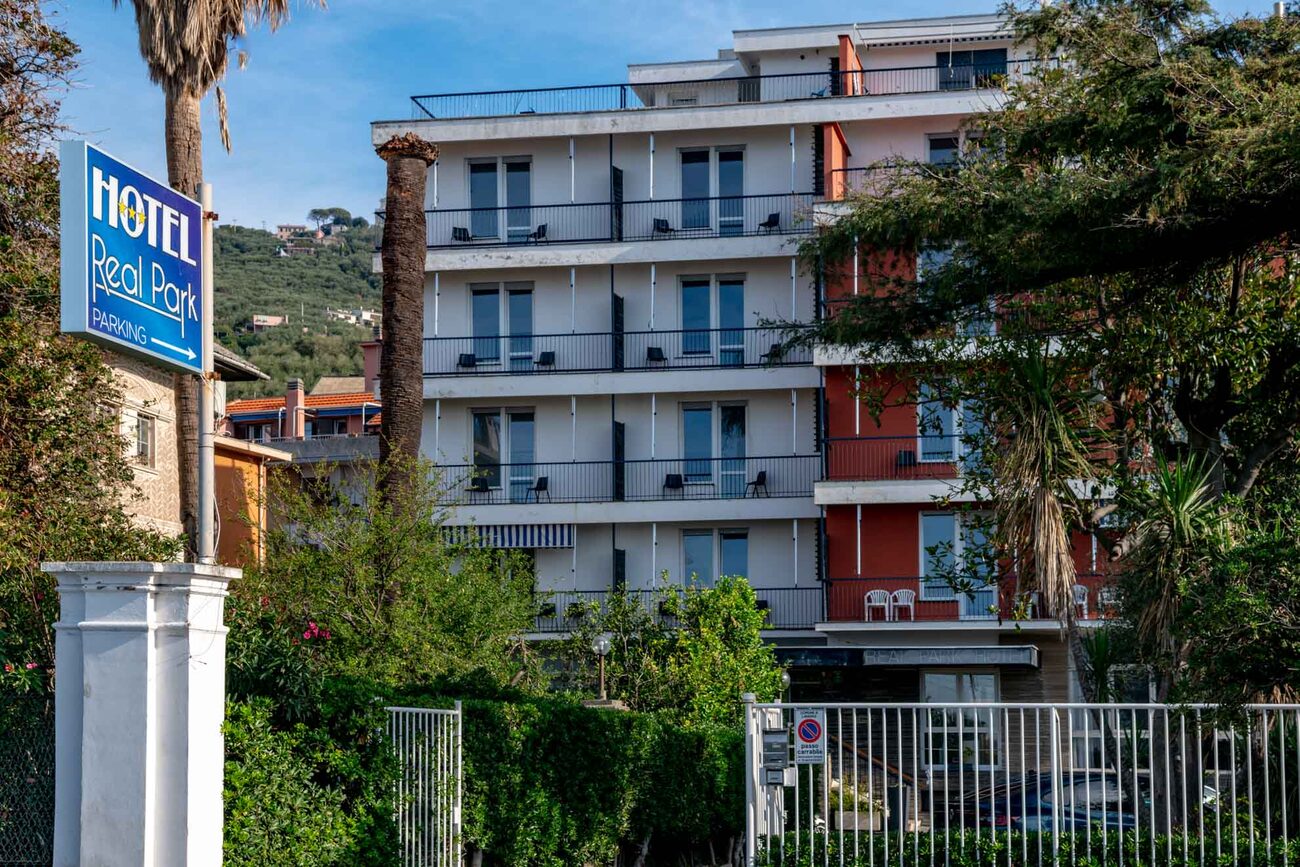 Facade of Hotel Real Park in Cavi di Lavagna
